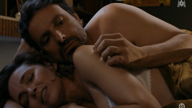 Claire Keim sexy – Harcelés (2021)