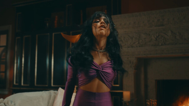 Jenna Ortega sexy, Sabrina Carpenter sexy - Taste (2024)
