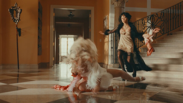 Jenna Ortega sexy, Sabrina Carpenter sexy - Taste (2024)