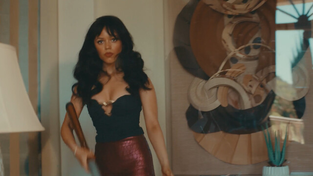 Jenna Ortega sexy, Sabrina Carpenter sexy - Taste (2024)
