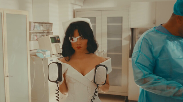Jenna Ortega sexy, Sabrina Carpenter sexy - Taste (2024)