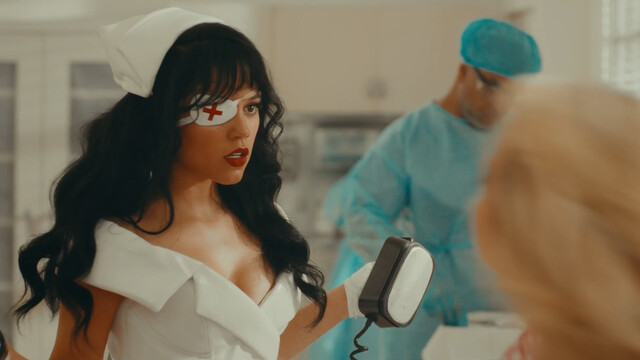 Jenna Ortega sexy, Sabrina Carpenter sexy - Taste (2024)