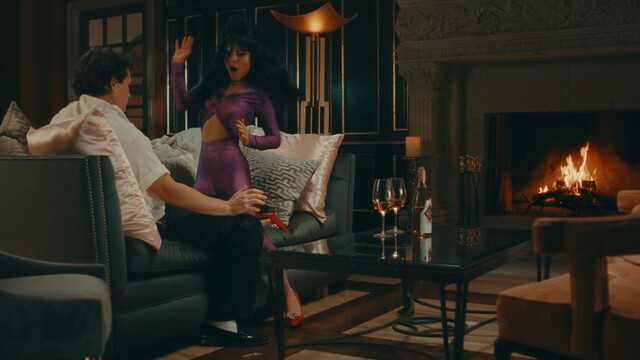 Jenna Ortega sexy, Sabrina Carpenter sexy - Taste (2024)