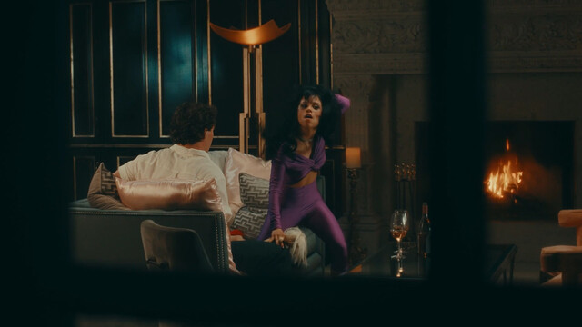 Jenna Ortega sexy, Sabrina Carpenter sexy - Taste (2024)