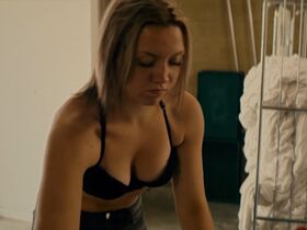 Purdey Lombet sexy – Il pleut dans la maison (2023)