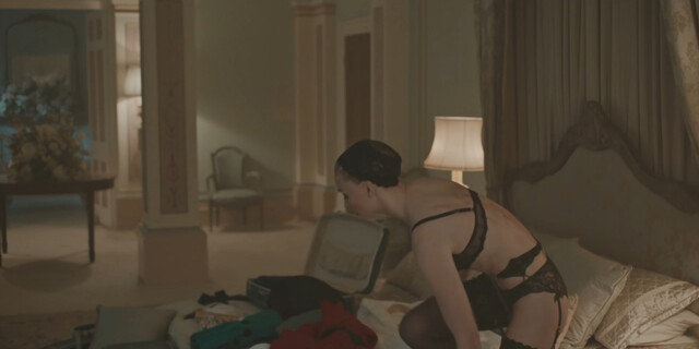 Sophie Turner nude – Joan s01e01-03 (2024)