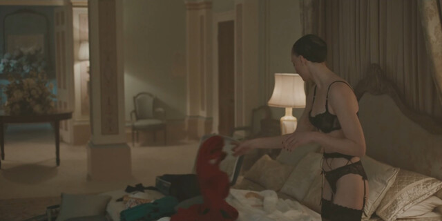 Sophie Turner nude – Joan s01e01-03 (2024)