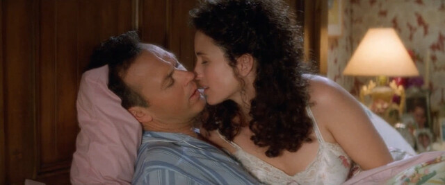 Andie MacDowell sexy – Multiplicity (1996)