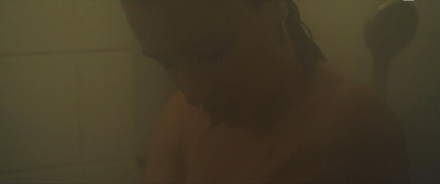 Frankie Wallach nude – À l'épreuve (2024)