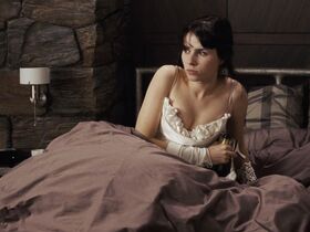 Nora Tschirner sexy – Mord ist mein Geschäft, Liebling (2009)