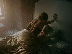 Sienna Guillory sexy – Strangers (2024)