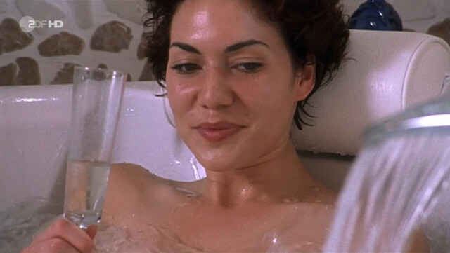 Katrin Lux (Katrin Ritt) nude – SOKO Kitzbühel s01e04 (2001)