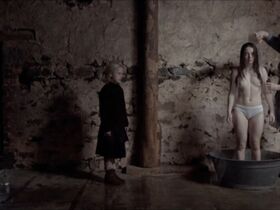 Aurélia Poirier nude – La cinquième saison (2012)