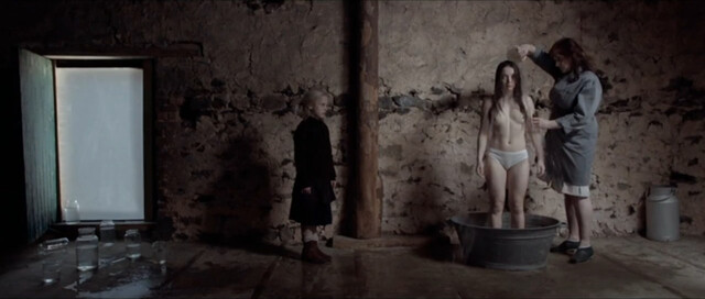 Aurélia Poirier nude – La cinquième saison (2012)