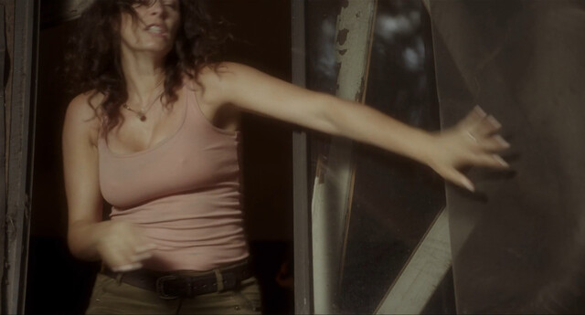 Elysia Rotaru sexy – Killbird (2019)