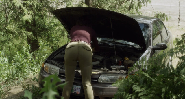 Elysia Rotaru sexy – Killbird (2019)