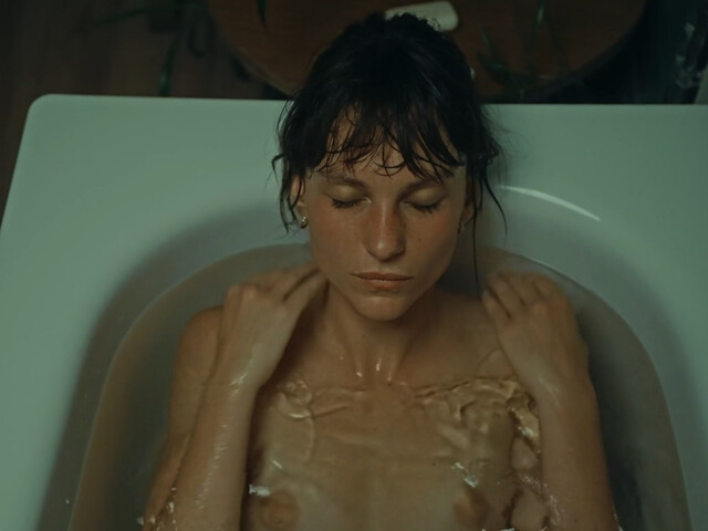 Rachel Perrin nude – Juste Un Instant (2024)