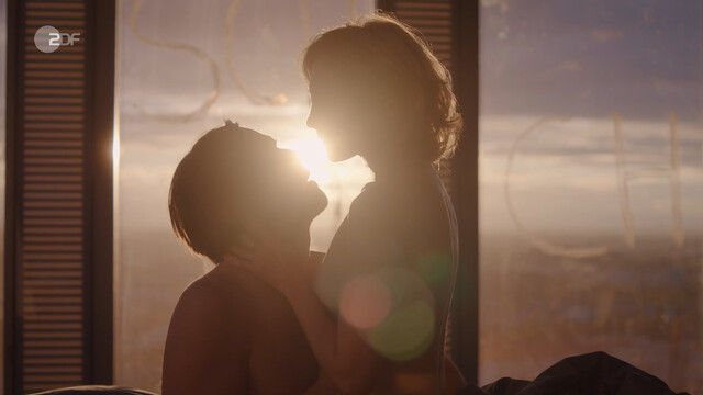 Ursina Lardi nude – Laim und die Toten ohne Hosen (2024)