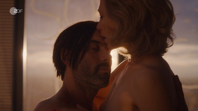 Ursina Lardi nude – Laim und die Toten ohne Hosen (2024)