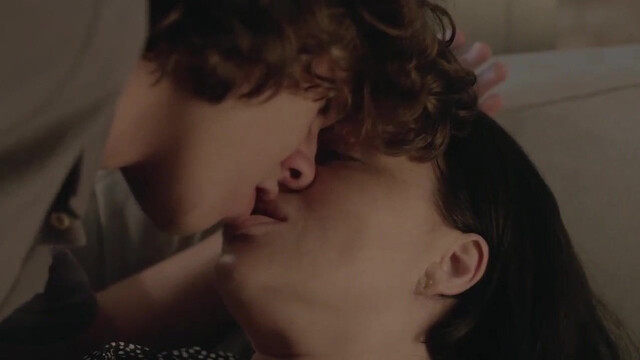 Karine Teles sexy - The Other End (2016)