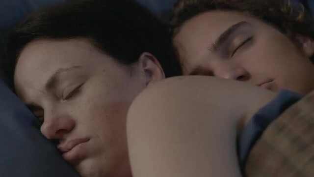 Karine Teles sexy - The Other End (2016)