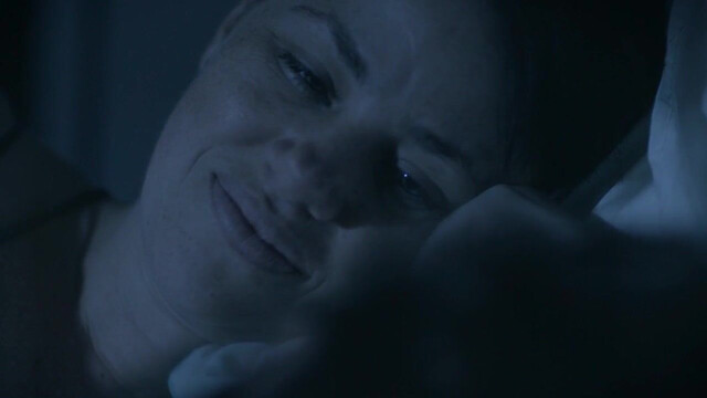 Karine Teles sexy - The Other End (2016)