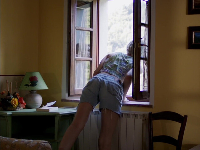 Elena Wolff nude - Magari (2021)