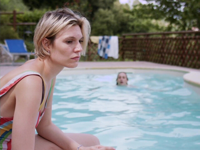 Elena Wolff nude - Magari (2021)