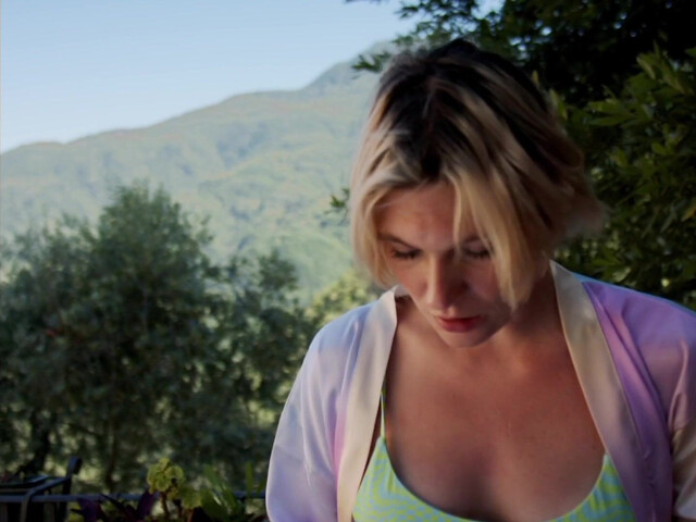 Elena Wolff nude - Magari (2021)