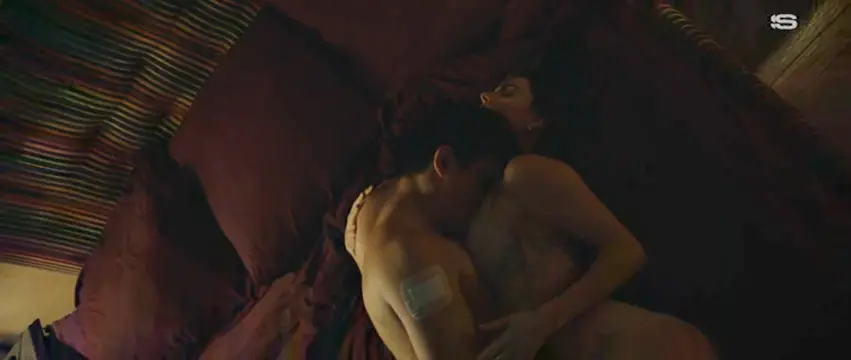 Jinsiy aloqada qizdan oq suyuqlik oqadi. Bu nima?