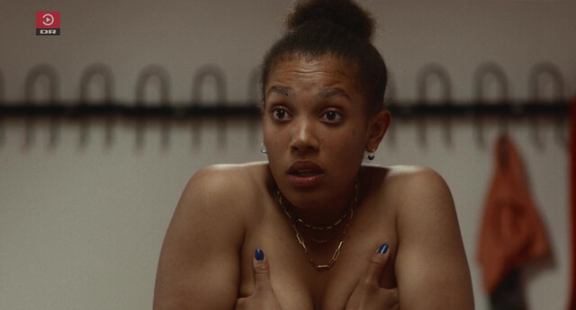 Alvilda Lyneborg Lassen  nude, Malaika Berenth Mosendane nude - Stadig Ikke Død s01e05 (2023)