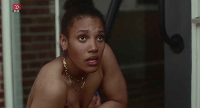 Alvilda Lyneborg Lassen  nude, Malaika Berenth Mosendane nude - Stadig Ikke Død s01e05 (2023)