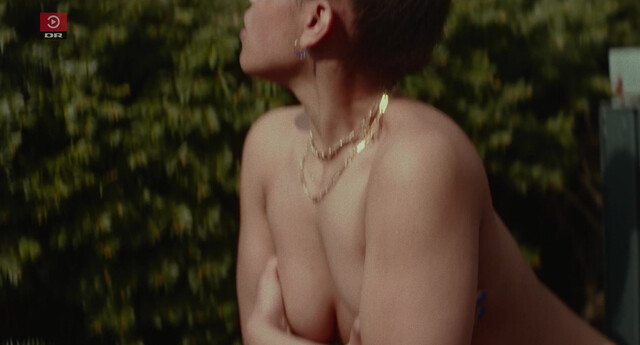 Alvilda Lyneborg Lassen  nude, Malaika Berenth Mosendane nude - Stadig Ikke Død s01e05 (2023)