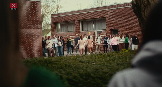 Alvilda Lyneborg Lassen  nude, Malaika Berenth Mosendane nude - Stadig Ikke Død s01e05 (2023)