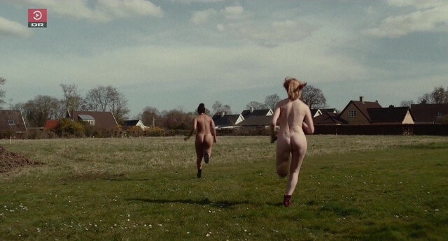 Alvilda Lyneborg Lassen  nude, Malaika Berenth Mosendane nude - Stadig Ikke Død s01e05 (2023)