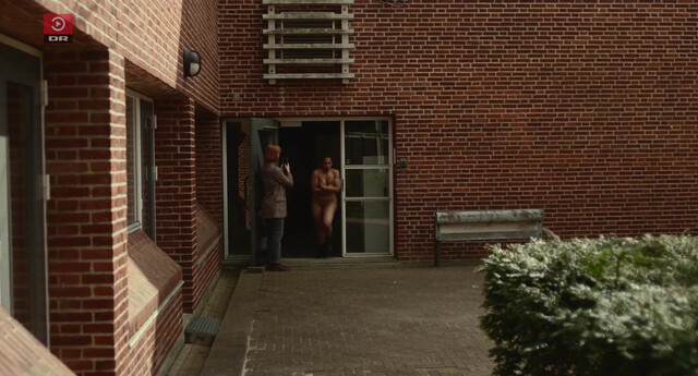 Alvilda Lyneborg Lassen  nude, Malaika Berenth Mosendane nude - Stadig Ikke Død s01e05 (2023)