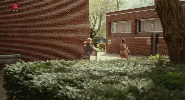Alvilda Lyneborg Lassen  nude, Malaika Berenth Mosendane nude - Stadig Ikke Død s01e05 (2023)