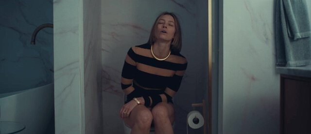 Jessica Biel sexy, Elizabeth Banks sexy - The Better Sister (2025)