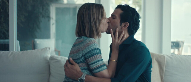 Jessica Biel sexy, Elizabeth Banks sexy - The Better Sister (2025)