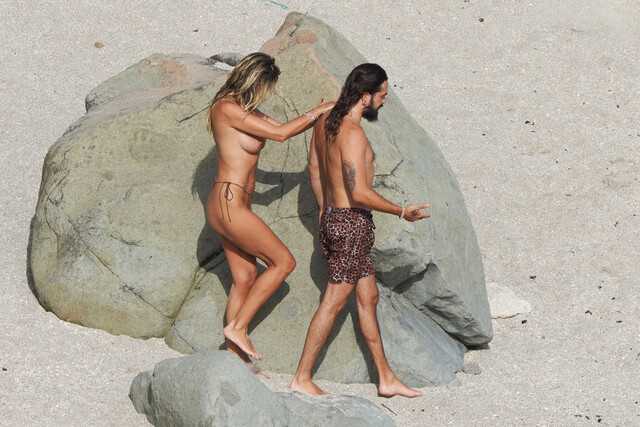 Heidi Klum nude – Topless in St. Barts (2024)