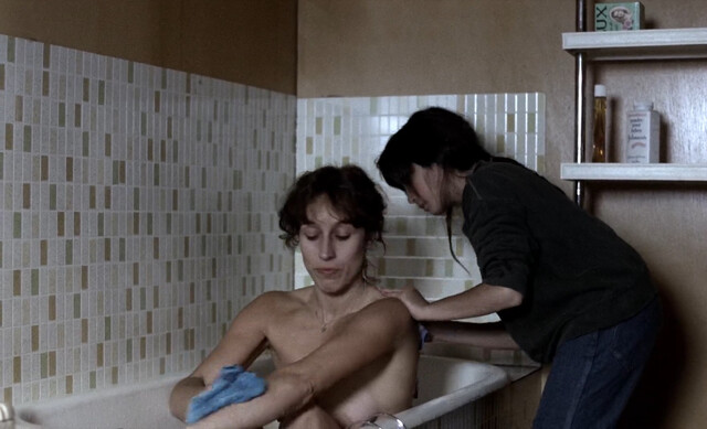 Marie Tifo nude – Les bons débarras (1980)