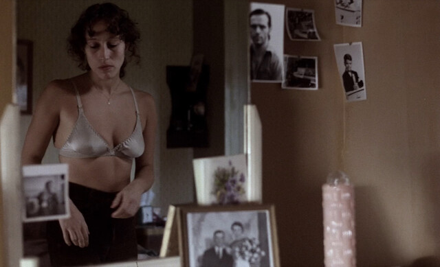 Marie Tifo nude – Les bons débarras (1980)