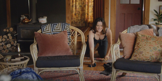 Amanda Billing sexy – Under the Vines s03e03 (2024)