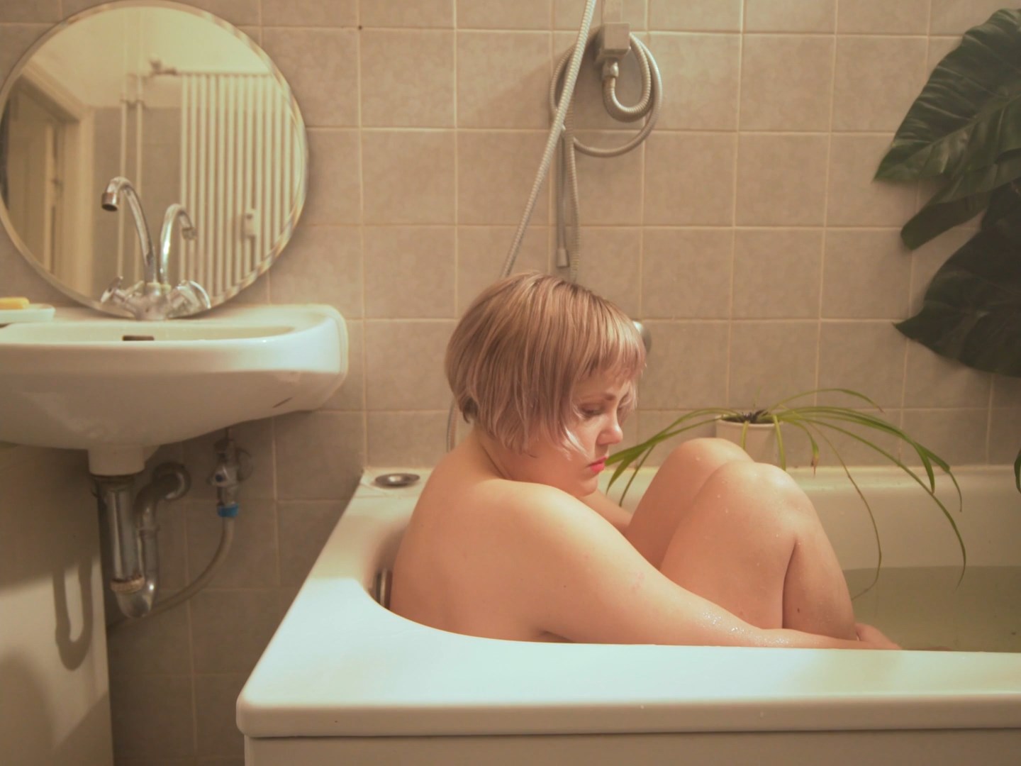 Paulina Alpen nude – Hikikomori (2023)