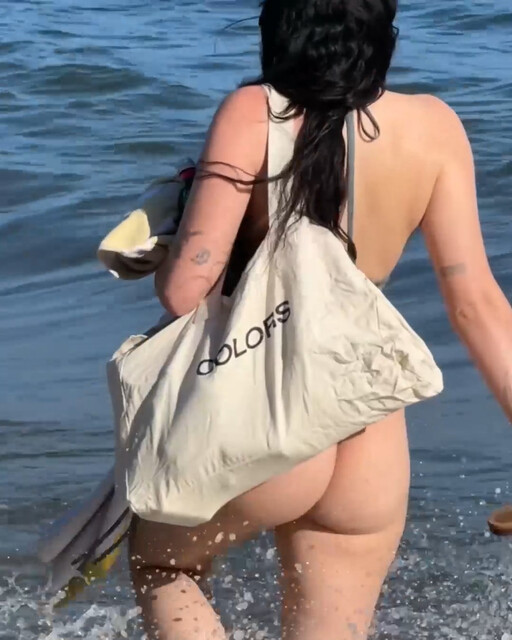 Noah Cyrus sexy – Booty in bikini (2024)