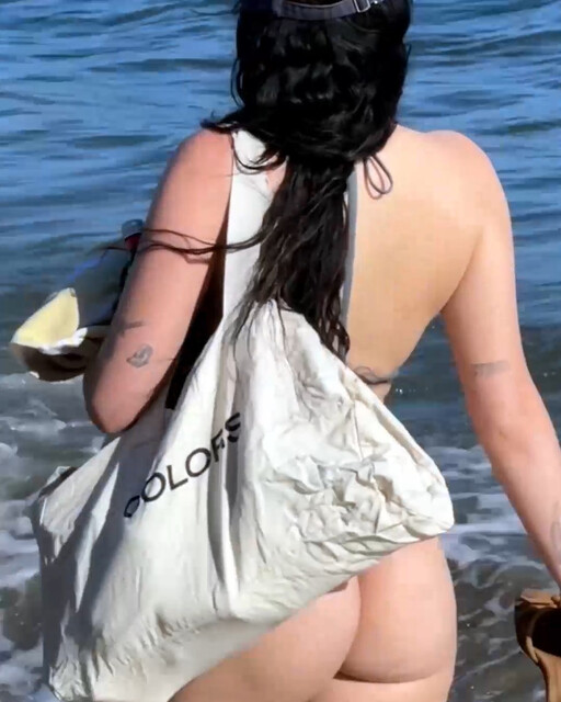 Noah Cyrus sexy – Booty in bikini (2024)