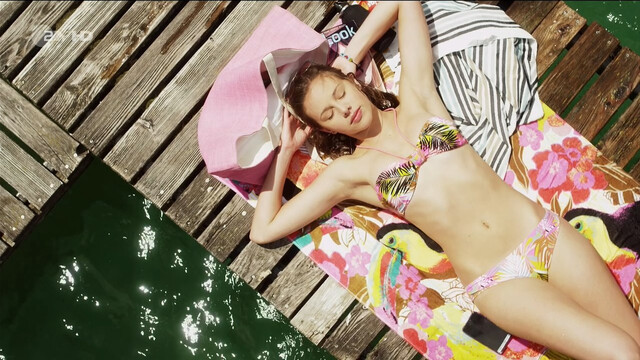 Leonie Tepe sexy – Neue Adresse Paradies (2012)