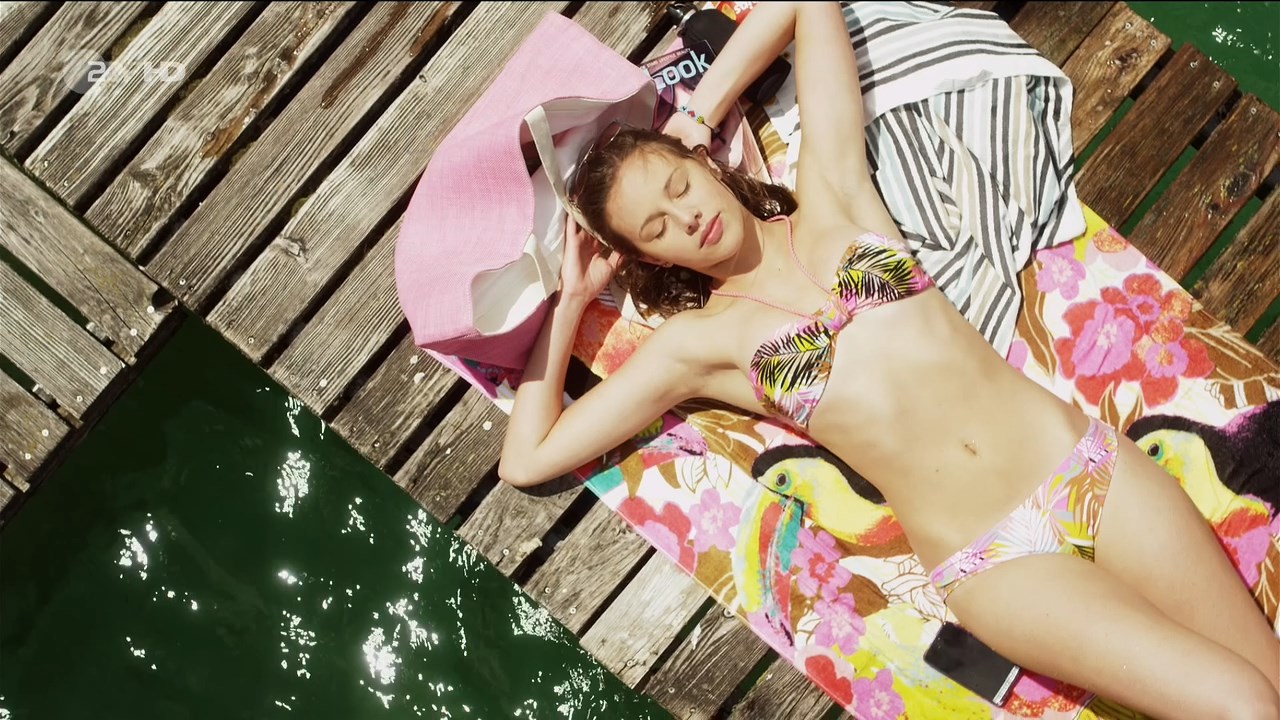 Leonie Tepe sexy – Neue Adresse Paradies (2012)