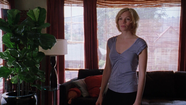 Abby Brammell sexy – The Shield (2002)