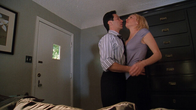 Abby Brammell sexy – The Shield (2002)